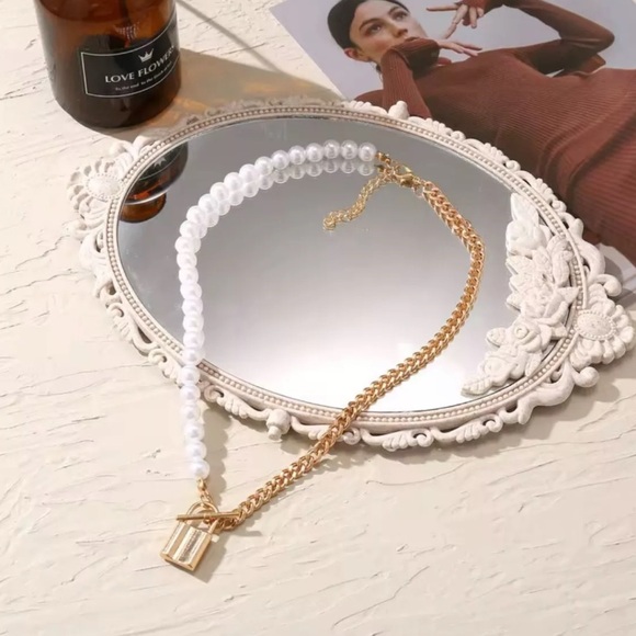 🔥 NEW Pearl Lock Chain Necklace 🔥 - Picture 2 of 2